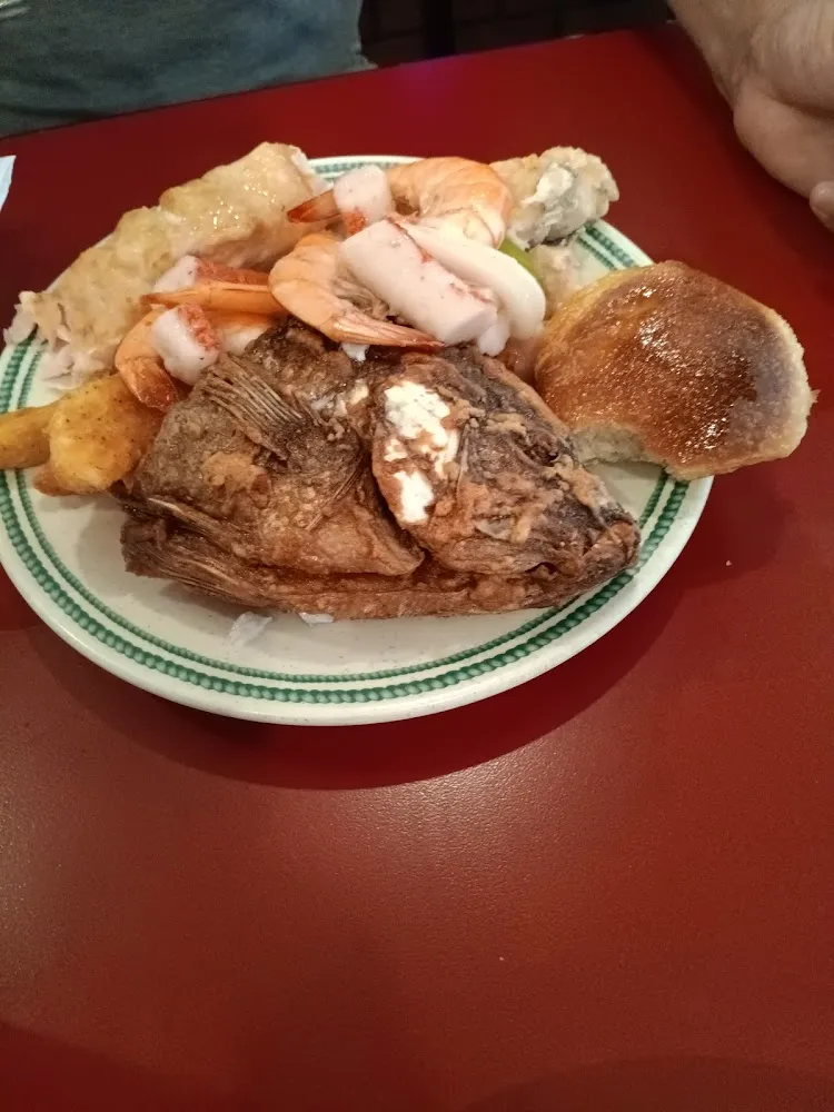 Mojarra Frita Y Camqrones